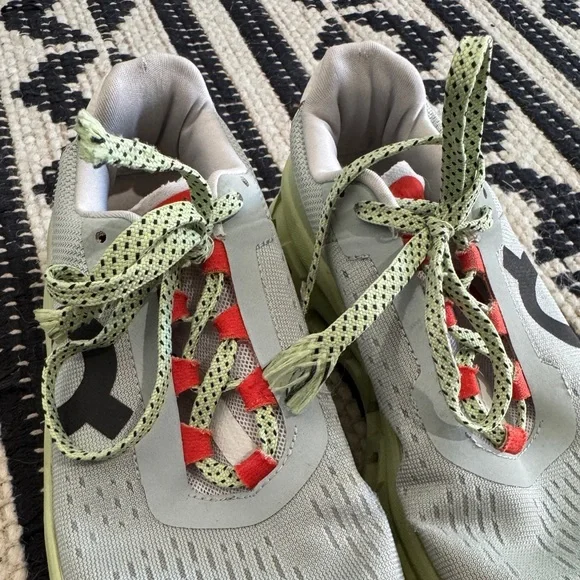 On Cloud Cloudmonster Running Shoes